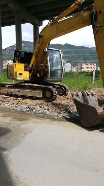 广东东莞市出租住友中挖SH210挖掘机