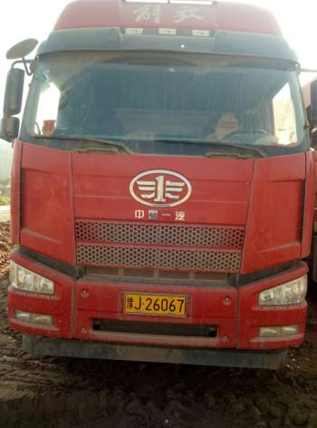 云南普洱市50万元出售一起解放轮胎式J6-P420自卸车