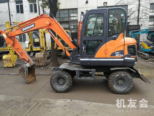 陕西榆林市29.9万元出售斗山通用型通用型DX60W轮式挖掘机
