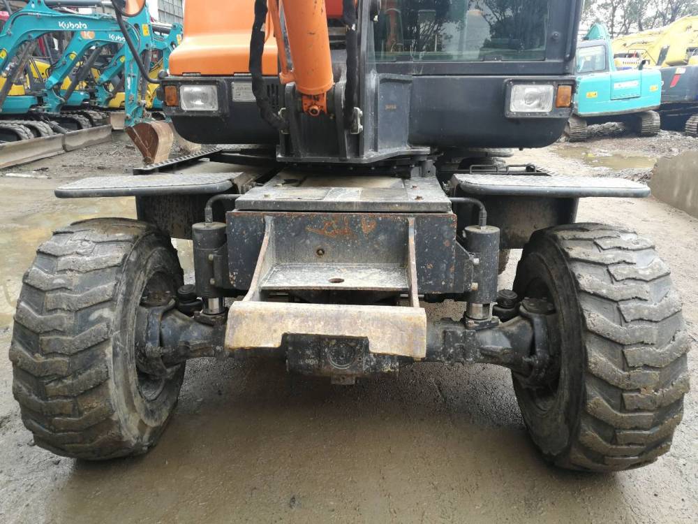 陕西榆林市29.9万元出售斗山通用型通用型DX60W轮式挖掘机