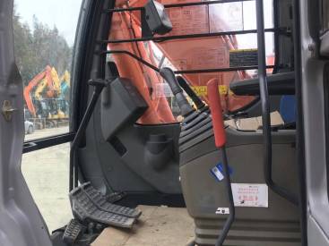 云南昆明市27.8万元出售日立小挖ZX120挖掘机