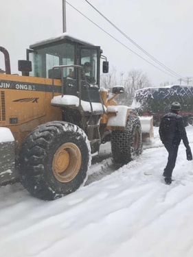 朋友圈找了一些下雪照！