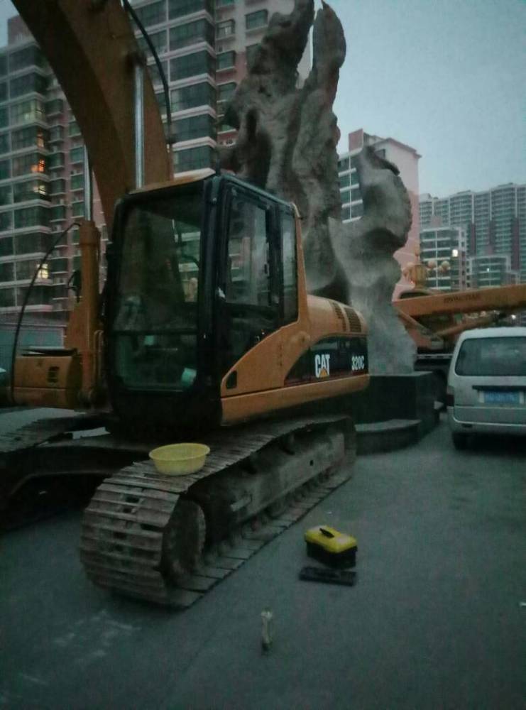 山东临沂市34.5万元出售卡特彼勒中挖320挖掘机