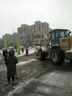 徐工机械在江苏新沂参与道路除雪工作