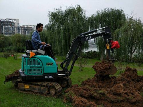 湖北武汉市出租石川岛迷你挖18挖掘机