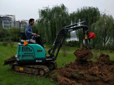 湖北武漢市出租石川島迷你挖18挖掘機
