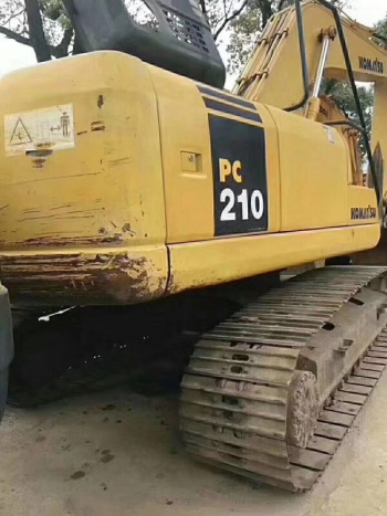 江苏苏州市23万元出售小松中挖PC210挖掘机