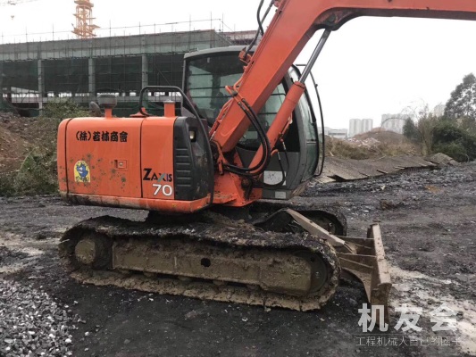廣西桂林市23.5萬元出售日立小挖ZX70挖掘機