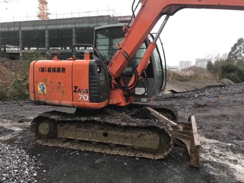 广西桂林市23.5万元出售日立小挖ZX70挖掘机