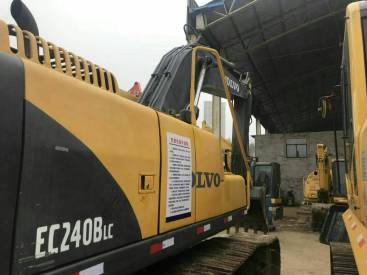 陝西鹹陽市34萬元出售沃爾沃中挖EC240挖掘機