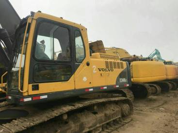 陕西咸阳市34万元出售沃尔沃中挖EC240挖掘机