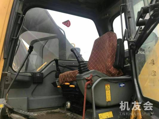 陕西咸阳市34万元出售沃尔沃中挖EC240挖掘机