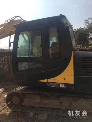 江蘇常州市22萬元出售現代中挖R80挖掘機