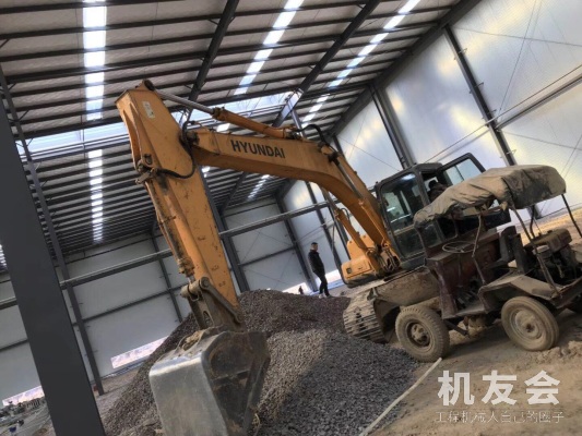 江苏常州市32.5万元出售现代中挖R215挖掘机