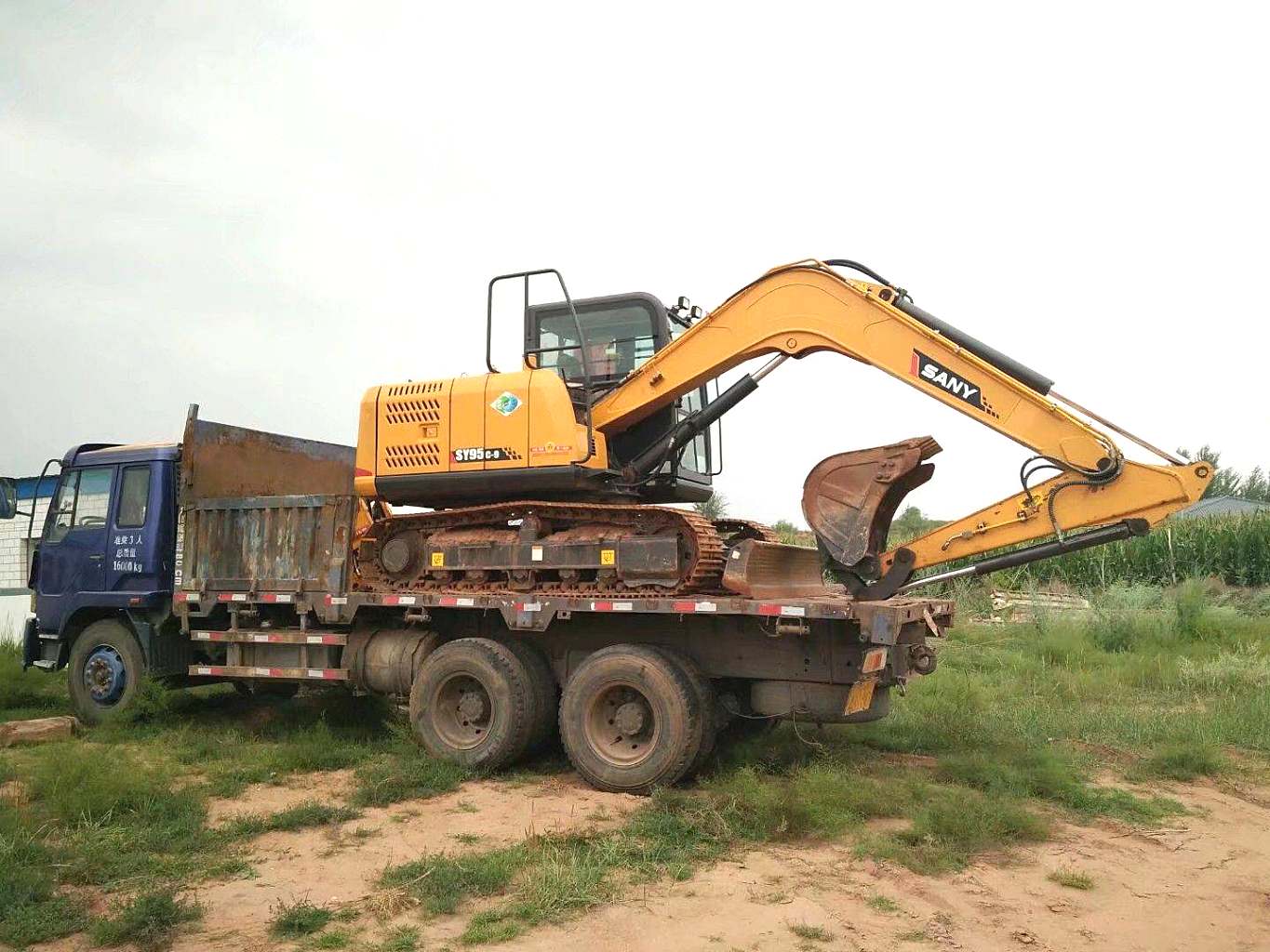 內蒙古鄂爾多斯市40萬元出售三一重工小挖SY95挖掘機