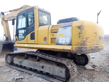 湖北黄冈市40.8万元出售小松中挖PC220挖掘机