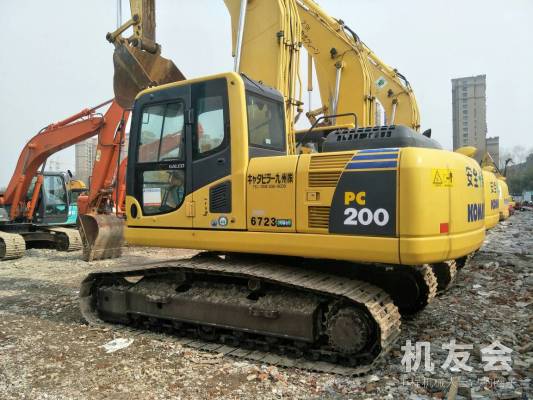 江苏苏州市65万元出售小松中挖PC200挖掘机