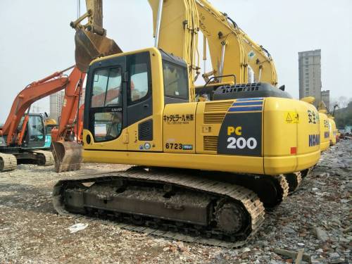 江苏苏州市65万元出售小松中挖PC200挖掘机