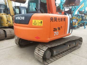 江苏苏州市30万元出售日立小挖ZX70挖掘机