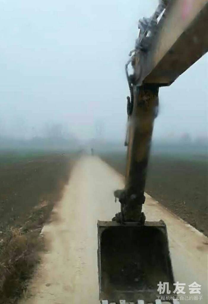 挖机人创业路之轮挖遇到大暴雨