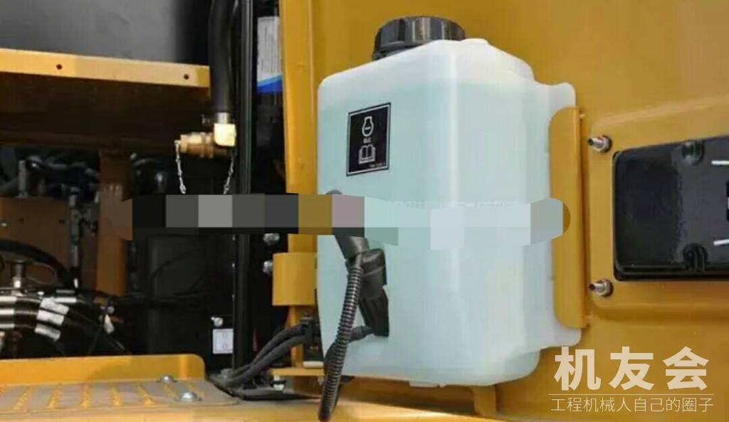 你的挖掘机加防冻液吗？还是直接加水？