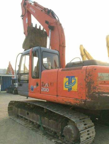 江苏苏州市26万元出售日立中挖ZX200挖掘机