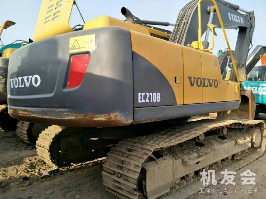 内蒙古巴彦淖尔市40万元出售沃尔沃中挖EC210挖掘机