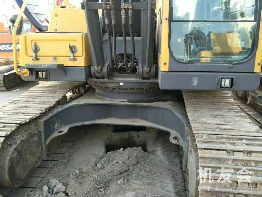 内蒙古巴彦淖尔市40万元出售沃尔沃中挖EC210挖掘机