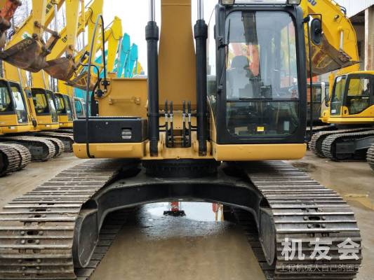 重庆74万元出售卡特彼勒中挖323挖掘机