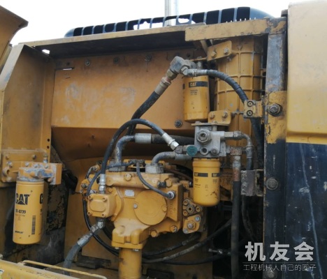 广西桂林市50万元出售卡特彼勒中挖323挖掘机