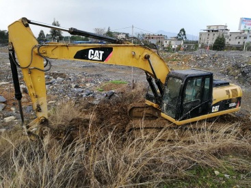 廣西桂林市50萬元出售卡特彼勒中挖323挖掘機