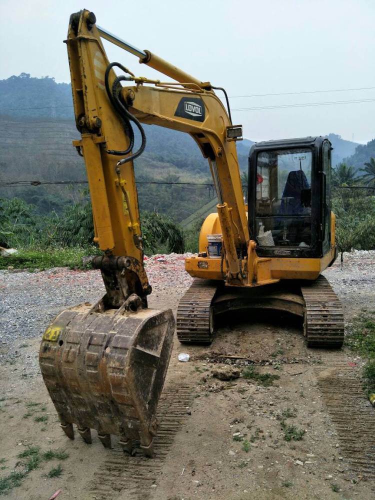 云南红河出租雷沃重工小挖FR60挖掘机