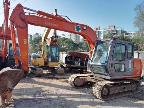江苏苏州市12万元出售日立小挖ZX70挖掘机