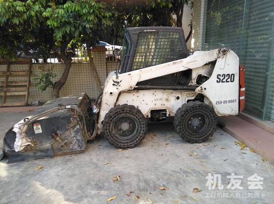 广东广州市12万元出售山猫轮胎式1吨以上S220滑移装载机