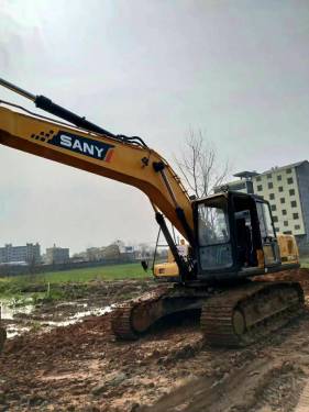 江西宜春市47万元出售三一重工中挖SY215挖掘机