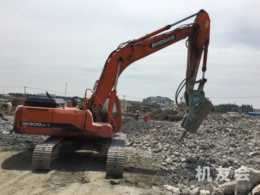 上海出租鬥山大挖DH300挖掘機