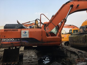 上海出租斗山大挖DH300挖掘机