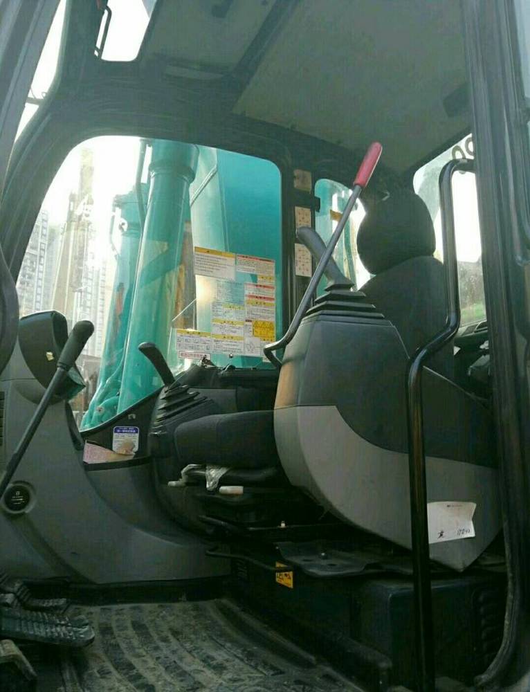 江苏苏州市45万元出售神钢中挖SK200挖掘机