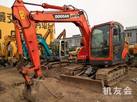 北京59.8萬元出售鬥山小挖DX75挖掘機