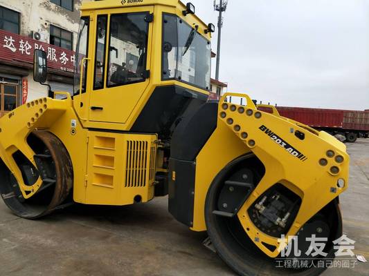 山东滨州市出租宝马格液压式13吨以上BW203AD-4双钢轮压路机