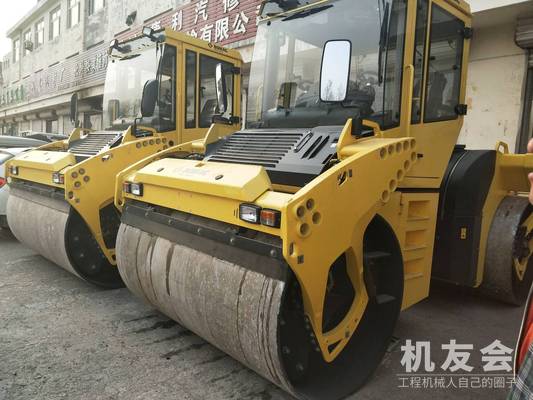 山东滨州市出租宝马格液压式13吨以上BW203AD-4双钢轮压路机