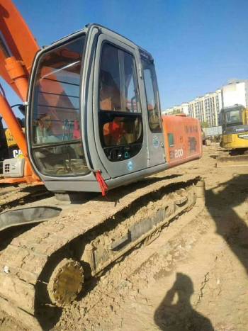 江苏苏州市16万元出售日立中挖ZX200挖掘机