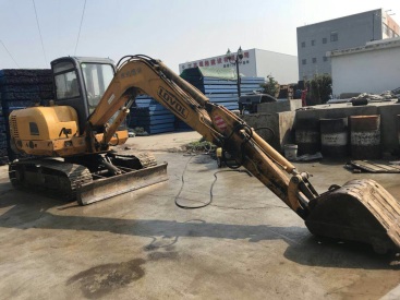 江蘇南京市7.3萬元出售雷沃重工小挖FR60挖掘機