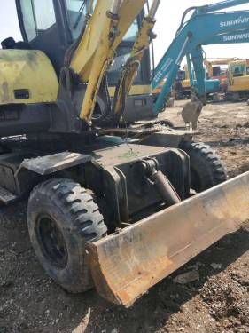 江苏苏州市15万元出售现代小挖R60挖掘机
