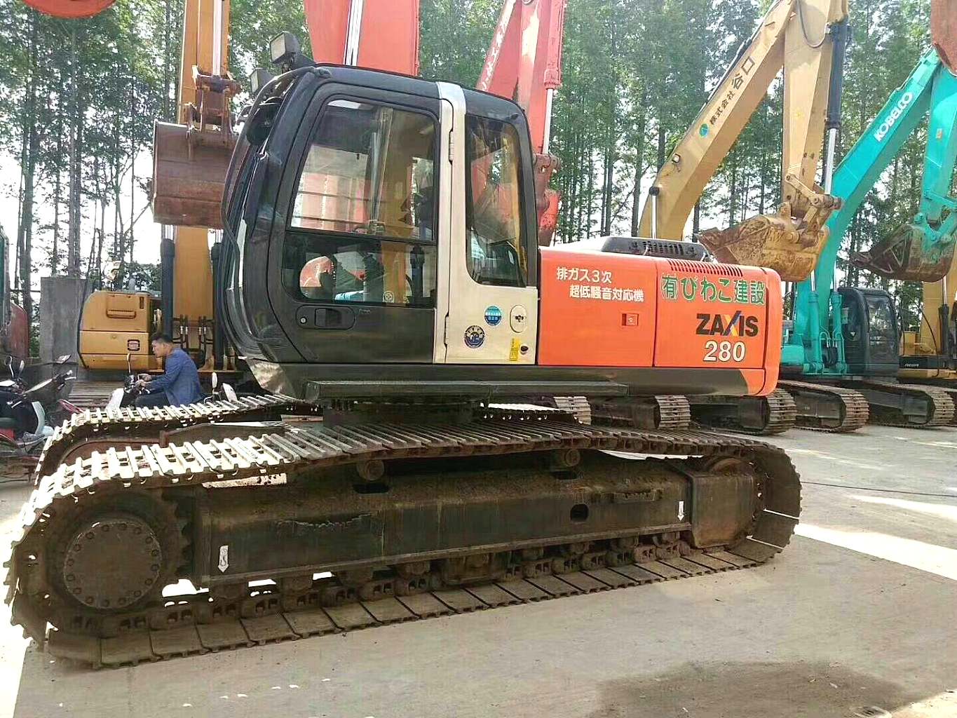 江苏苏州市48万元出售日立大挖280挖掘机