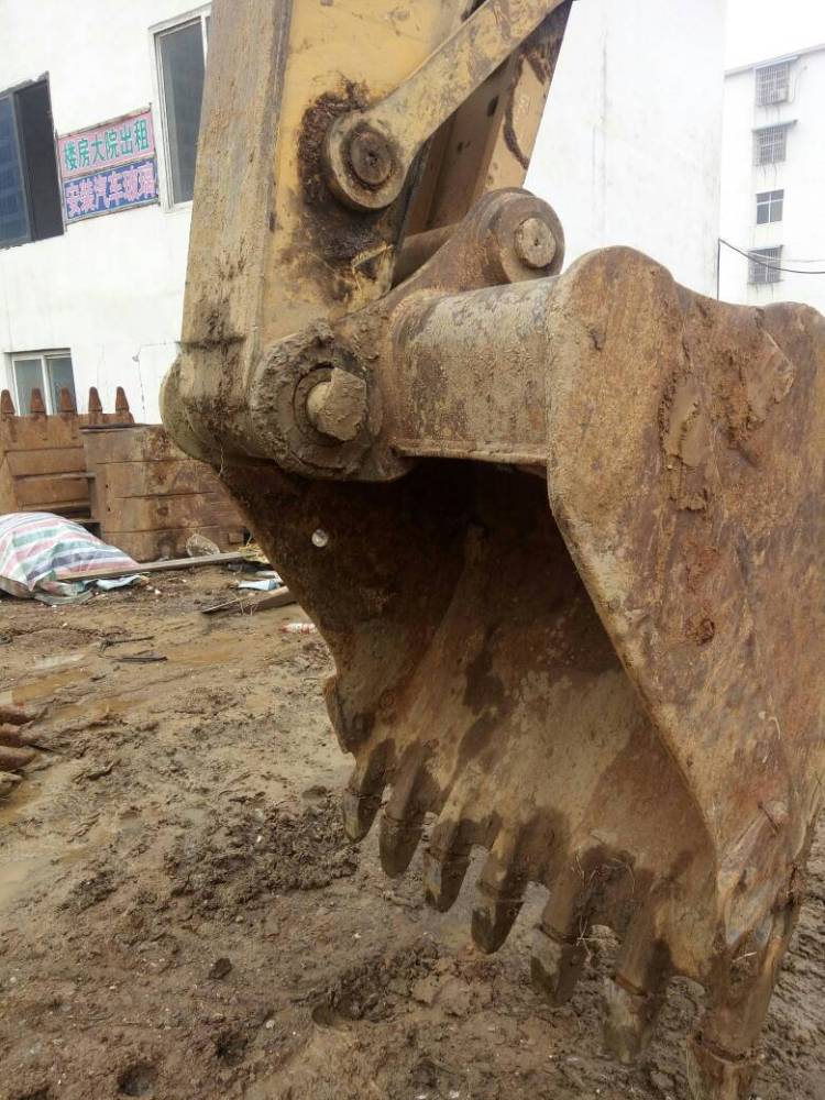 河南信阳市60万元出售卡特彼勒中挖320挖掘机