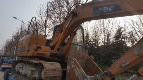 山東臨沂市24萬元出售雷沃重工中挖FR170挖掘機