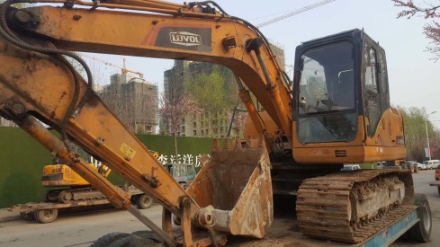 山东临沂市24万元出售雷沃重工中挖FR170挖掘机