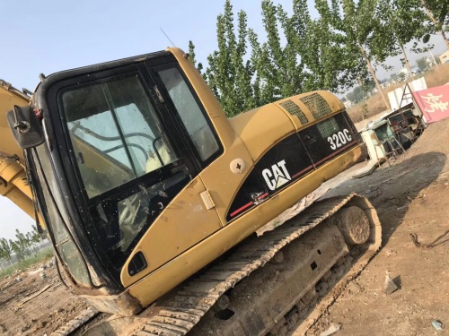 山东临沂市39万元出售卡特彼勒大挖320挖掘机