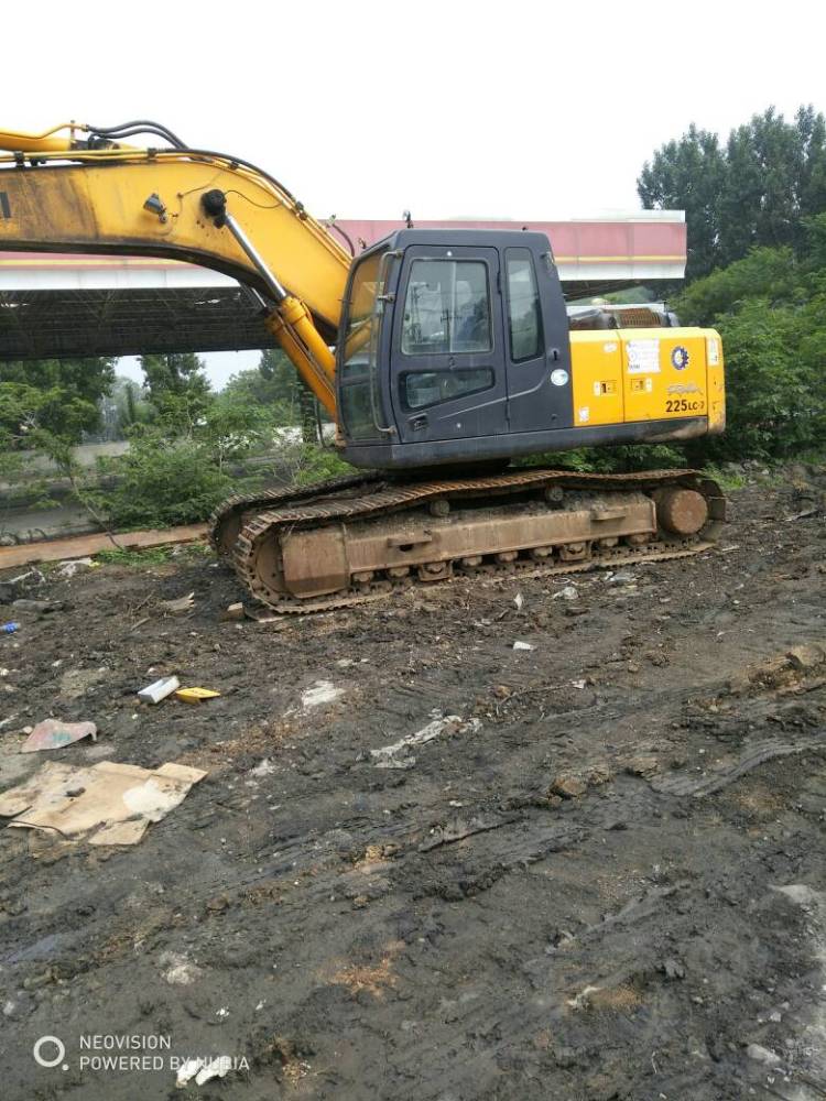 河南平顶山市出租现代中挖R225挖掘机
